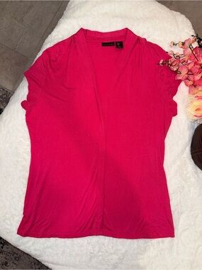 2 x 20$ Tahari Hot Pink Short Sleeve V-Neck Blouse Size M